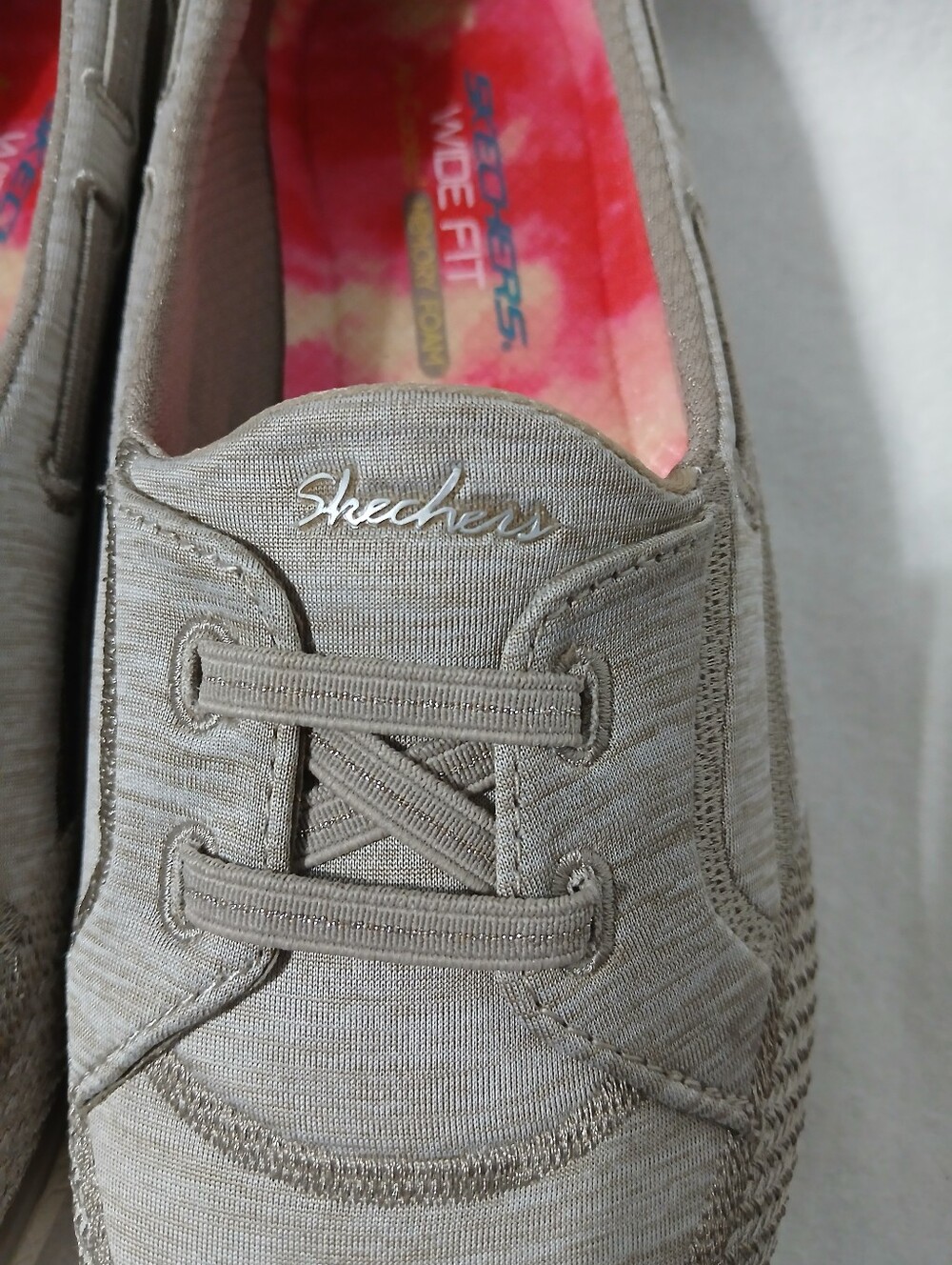Skechers Women's Beige/Tan Slip-On Moccasin Sneaker Size 8.5 - Picture 6 of 14